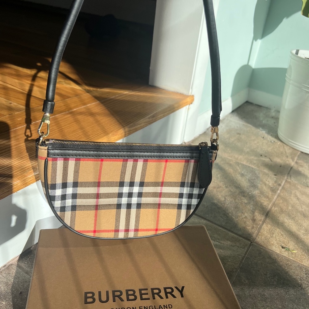 Burberry pouch bag